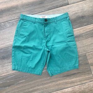 Original Penguin Men’s 9” Shorts SZ 33Features a zip fly with a button closure.